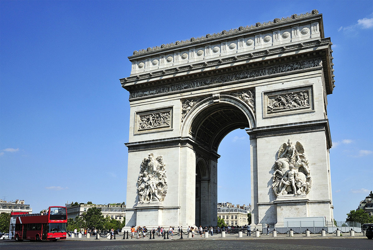 طاق پیروزی یا طاق نصرت (به فرانسوی: Arc de Triomphe)