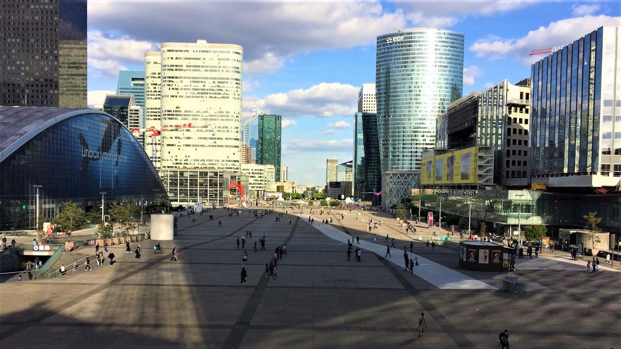 منظقه تجاری La Défense در شهر پاریس